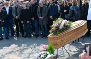 Dalam gambar. Jean Dujardin, Bruno Solo, Valérie Bonneton… Banyak selebriti di pemakaman Bruno Salomone