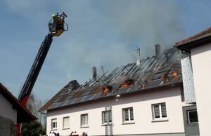 Fakta lain-lain. Membingkai api di sebuah rumah: jalan diblokir antara Morsbronn dan Hegeney