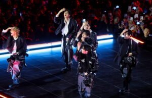 Musik. Anda adalah 18,4 juta penggemar di depan acara konser BTS di Netflix