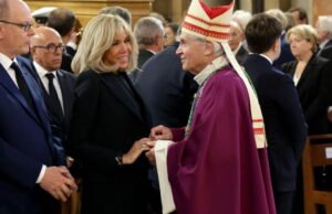 Keadilan. Mantan uskup Jean-Michel di Falco memerintahkan pemberian kompensasi kepada pria yang melakukan pemerkosaan