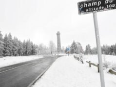 Bidang Api. Salju mencapai sepuluh sentimeter di ketinggian