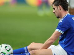 Sepak bola. Striker Racing Club de Strasbourg Joaquin Panichelli bereaksi setelah cedera serius