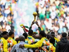 Senegal, meski gelarnya dicabut, merayakan CAN-nya di Stade de France