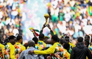 Senegal, meski gelarnya dicabut, merayakan CAN-nya di Stade de France