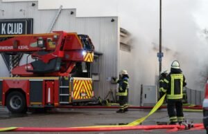 Kehl. Klub malam K Club tadi malam dilanda kebakaran di dekat Strasbourg, penyebabnya tidak dapat dijelaskan