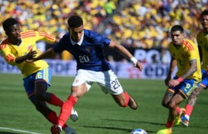 Sepak bola. Meskipun sebelas pemain telah dirombak total, The Blues kembali meraih kesuksesan meyakinkan melawan Kolombia