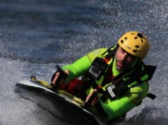 Strasbourg. Selancar listrik yang dilakukan petugas pemadam kebakaran menimbulkan sensasi