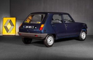 Sebuah Renault 5 yang berasal dari tahun 1982 dan dalam kondisi sempurna dijual dengan harga hampir 65.000 euro di lelang