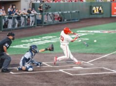 Liberty Menggunakan Inning Kesembilan Tiga Lari untuk Mengalahkan NC State