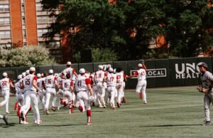 Ty Head Memainkan Pahlawan untuk membantu NC State Sweep Notre Dame