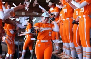 Seri Lady Vols Clinch #7 dengan Kemenangan 4-2 atas #25 Carolina Selatan