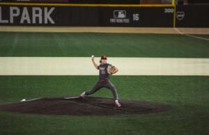 “NC State Jatuh ke Wake Forest di Seri Pembuka”.