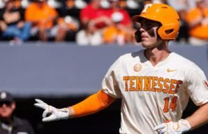 Vols Ledakan Enam Homer untuk Melewati Pemberontak #22/25 di Seri Finale