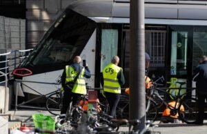 Strasbourg. Trem C tergelincir dan berakhir di dinding stasiun, hal ini mungkin merupakan penyebab ketidaknyamanan pengemudi
