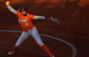 #8 Tennessee Meraih Kemenangan Tengah Minggu Melawan Radford, 2-1