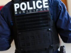 Marseille. Diduga telah mematahkan tengkorak seorang wanita pada tahun 2018, demikian dakwaan seorang petugas polisi