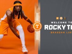 Penerbangan Menyambut Pilihan Tim All-Defensive CUSA Braedan Lue