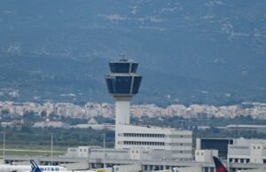 Pekerjaan. Perusahaan Air Antilles ditempatkan dalam likuidasi wajib dengan penghentian aktivitas segera