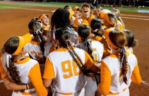 #8 Tennessee Memenangkan Seri Atas #3 Alabama