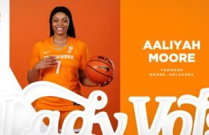 Penyerang Semua Liga Aaliyah Moore Memilih Penerbangan Wanita