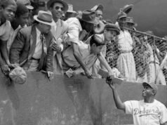 MLB merayakan Hari Jackie Robinson karena setiap pemain memakai nomor 42 pada peringatan debut bersejarahnya