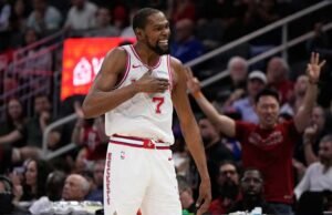 Kevin Durant kembali ke babak playoff, memimpin Rockets dalam pertandingan putaran pertama dengan Lakers
