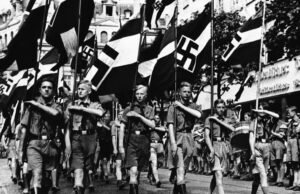 Apakah Anda memiliki nenek moyang yang merupakan anggota Partai Nazi? Mesin pencari ini punya jawabannya