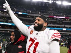 49ers menyetujui kontrak 2 tahun senilai $50 juta dengan bintang kiri menangani Trent Williams