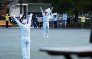 Jepang bangkit dari tradisi latihan Radio Taiso. Salah satu wajah umur panjang negara ini