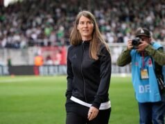 Eta kalah di pertandingan pertama sebagai pelatih wanita pertama Bundesliga, Dortmund memberi peluang bagi Bayern untuk menyegel gelar