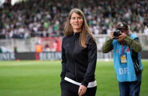 Eta kalah di pertandingan pertama sebagai pelatih wanita pertama Bundesliga, Dortmund memberi peluang bagi Bayern untuk menyegel gelar