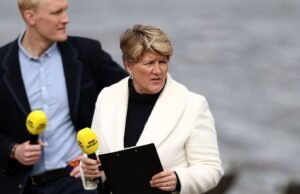 Clare Balding terpaksa meminta maaf secara langsung di TV beberapa saat setelah Boat Race | Lainnya | Olahraga