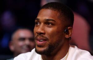 Joshua tampil pertama kali di depan publik sejak kecelakaan di Chisora vs Wilder | Tinju | Olahraga