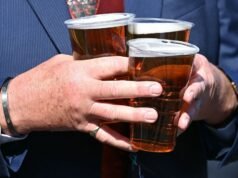 Harga minuman Grand National 2026 dengan pint lebih murah dari Wimbledon | Balapan | Olahraga