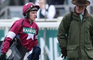 Cedera fatal Penari Emas dijelaskan oleh joki saat kudanya mati beberapa menit setelah memenangkan perlombaan | Balapan | Olahraga