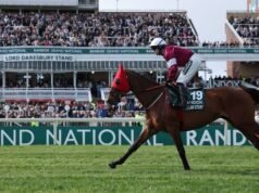 Joki Grand National mengalami patah tulang selangka setelah kuda terguling di atasnya | Balapan | Olahraga