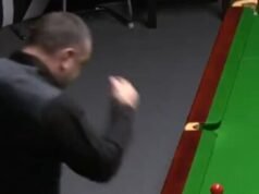 Bintang Kejuaraan Snooker Dunia melihat meja merah dan meninju sebelum keluar | Lainnya | Olahraga