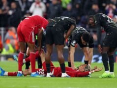 Hugo Ekitike melakukan adegan yang mengkhawatirkan saat Liverpool terpaksa berubah | Sepak Bola | Olahraga