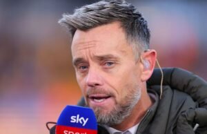 Ikon Prem mengancam akan ‘melempar hook kanan’ jika dia melihat manajer lagi | Sepak Bola | Olahraga