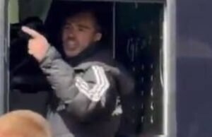 Harry Winks bentrok dengan fans Leicester dalam adegan buruk di luar stadion | Sepak Bola | Olahraga