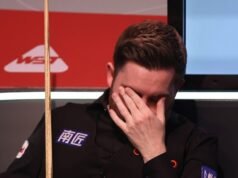 Bintang snooker berjuang untuk bernapas dalam pertandingan dan ingin merobek bajunya | Lainnya | Olahraga