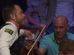 Mark Allen makan manisan bersama kerumunan Crucible saat kesengsaraan Kyren Wilson berlanjut | Lainnya | Olahraga