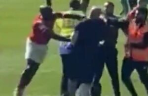 Polisi mengeluarkan pernyataan saat pemain York City meninju penggemar selama invasi lapangan | Sepak Bola | Olahraga