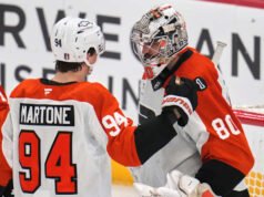 Vladar menghentikan 27 tembakan saat Flyers mengungguli Penguins 3-0 untuk memimpin 2-0 di seri putaran pertama