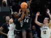 Carolina Selatan mengalahkan UConn 62-48 untuk melaju ke perebutan gelar NCAA, menghentikan rekor kemenangan beruntun 54 pertandingan Huskies