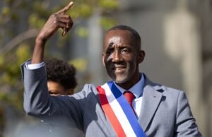 “Pertukaran yang ramah dan republik”, kaos “Hentikan rasisme” sebagai hadiah… bagaimana hasil pertemuan antara Emmanuel Macron dan Bally Bagayoko