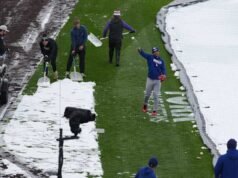 Kejutan salju pertengahan April menyelimuti Coors Field saat seri Dodgers-Rockies dimulai dengan awal yang sangat dingin