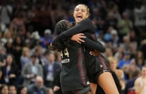 Carolina Selatan kembali ke pertandingan kejuaraan NCAA dalam pertarungan dengan pendatang baru UCLA