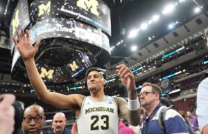 Pertarungan Final Four dengan unggulan teratas Michigan dan Arizona mencakup pertarungan yang menarik