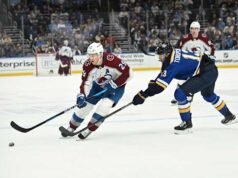 Longsoran mengalahkan The Blues 3-1 untuk merebut Divisi Tengah dan unggulan teratas di Wilayah Barat